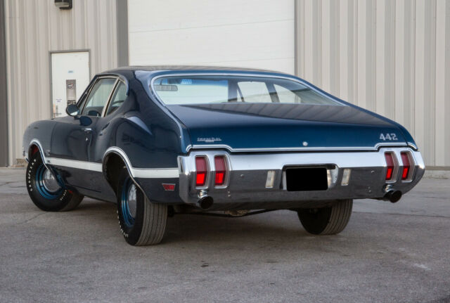 1970 Oldsmobile 442 W30 / W27 - 4 Speed, Only 2,305 Miles, 1 of 142 - photo 5
