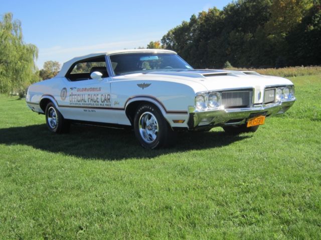 1970 Oldsmobile Cutlass Pace Car