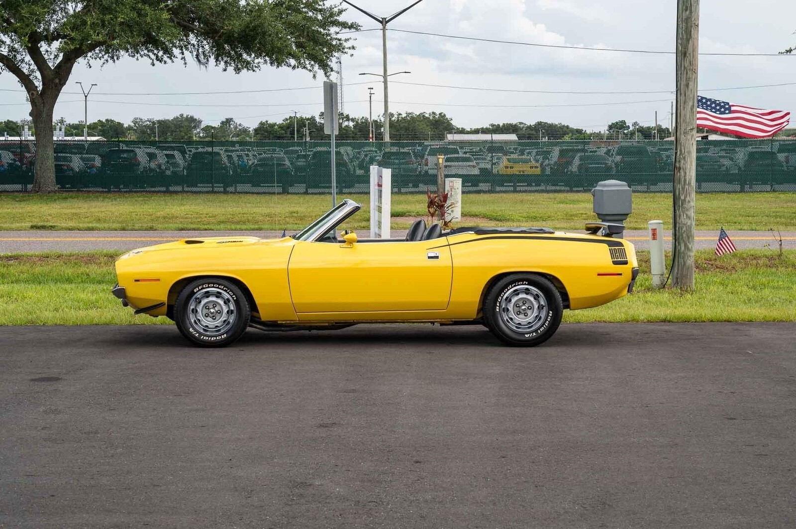 1970 Plymouth Barracuda Convertible, HEMI, 4 Speed! - photo 2