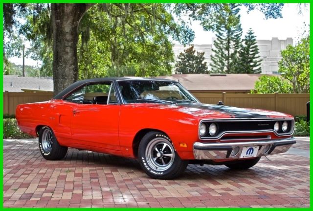 1970 Plymouth Road Runner 440 V8 / 300 MILES / Restored!! - photo 2