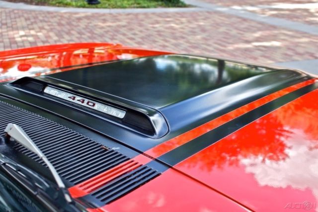 1970 Plymouth Road Runner 440 V8 / 300 MILES / Restored!! - photo 9