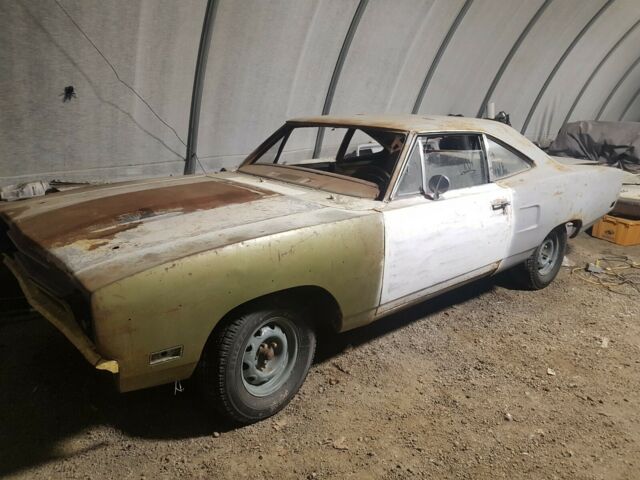 1970 Plymouth Road Runner still in barn 1970 Plymouth Road Runner