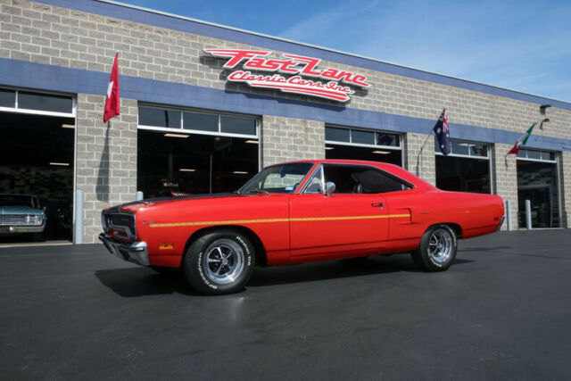 1970 Plymouth Road Runner V Code 440 6-Pack A32 and N96 Car Correct Colors 1970 Plymouth Road Runner V Code 440 6-Pack