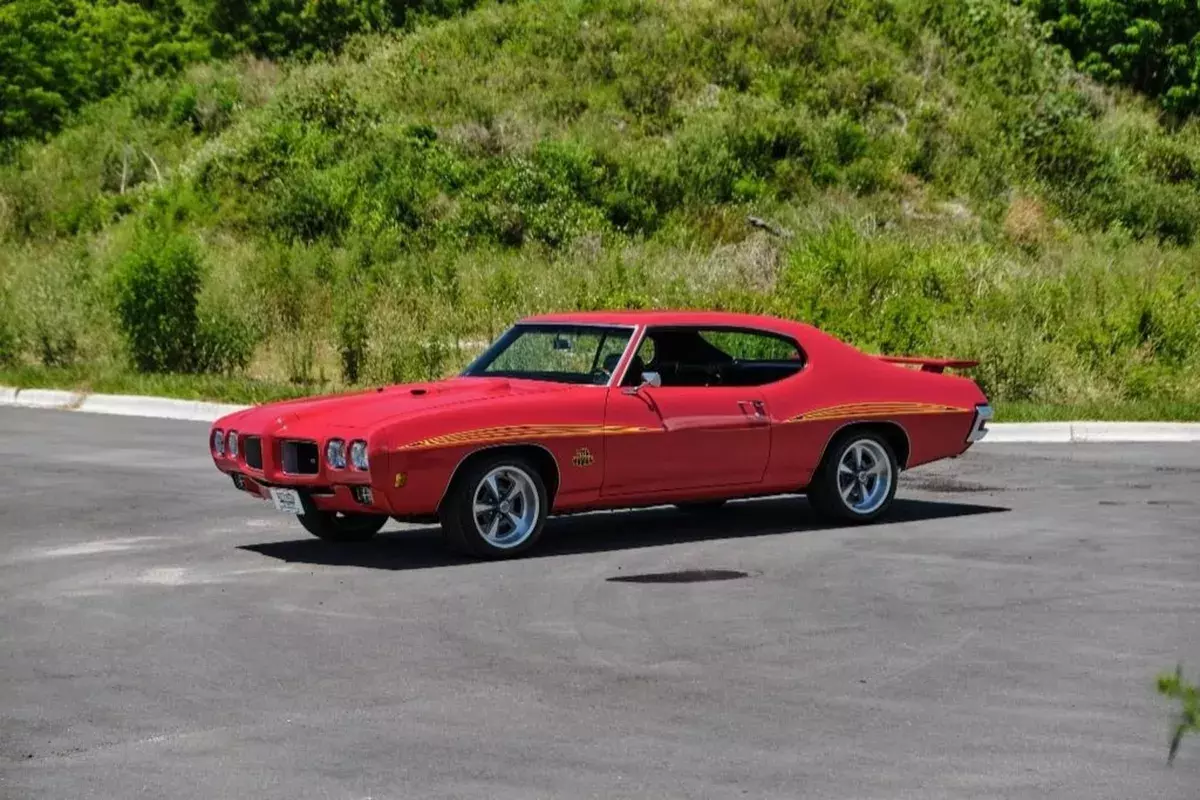 1970 Pontiac GTO 400 V8 Engine Red 1970 Pontiac GTO 400 V8 Engine