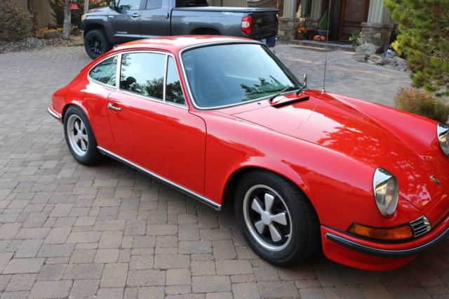 1970 Porsche 911 T coupe matching numbers, beautifully restored. rebuilt engine. 1970 Porsche 911 red