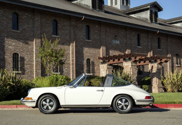 1970 Porsche 911 911E Targa - photo 2