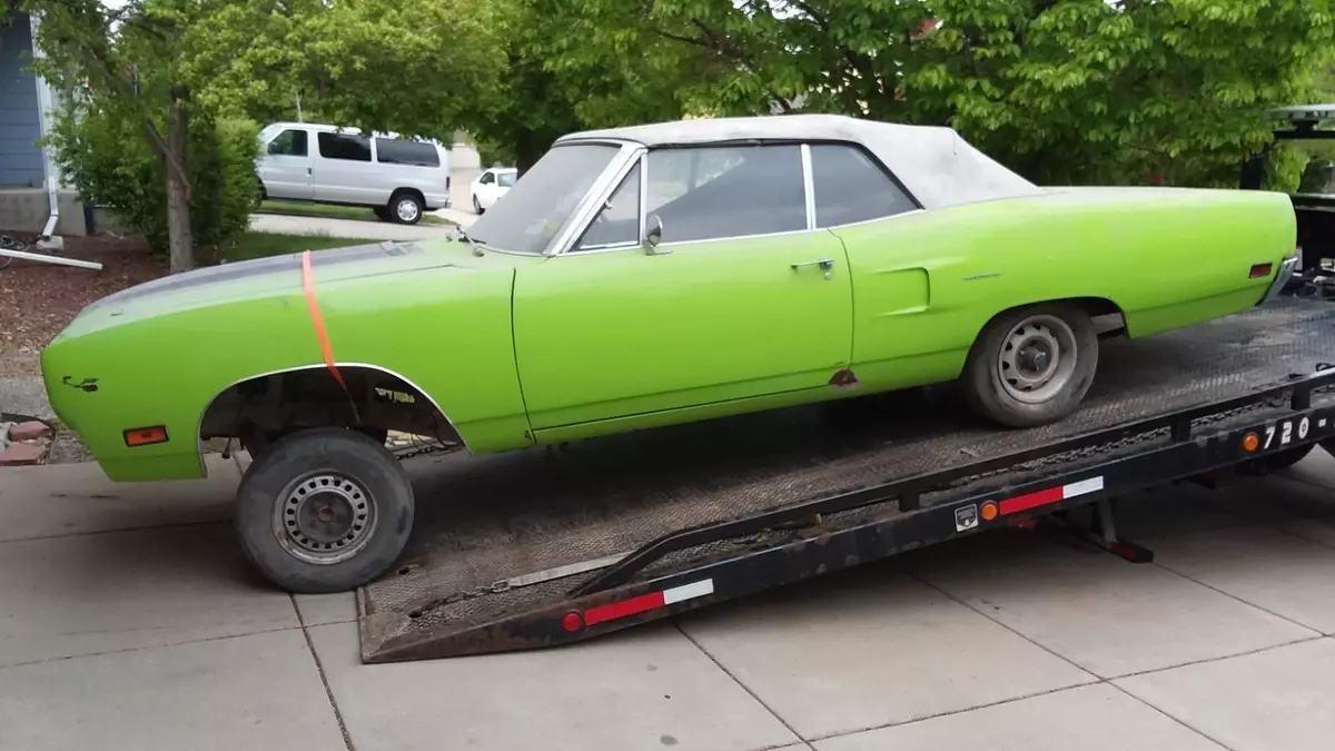 1970 Road Runner Convertible 383 4-spd Limelight w/ White Top And Black Interior 1970 Plymouth Road Runner