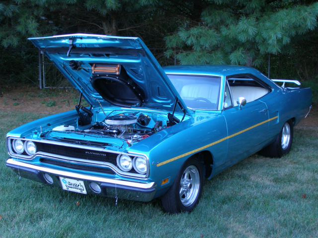 1970 ROAD RUNNER, MATCHING NUMBERS, ROTISSERIE RESTORATION. 1970 Plymouth Road Runner