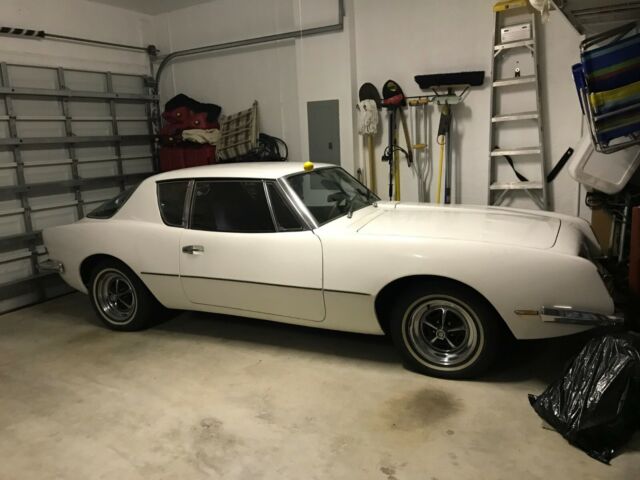 1970 Studebaker Avanti Coupe - photo 2