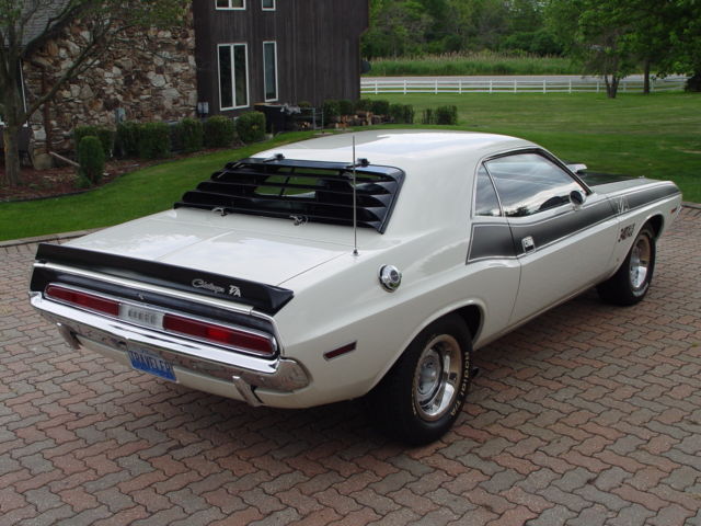 1970 Dodge Challenger - photo 3
