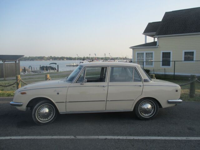 1970 Toyota 4 door sedan - photo 3
