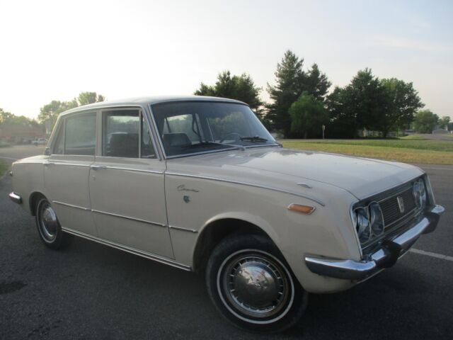 1970 Toyota 4 door sedan - photo 4