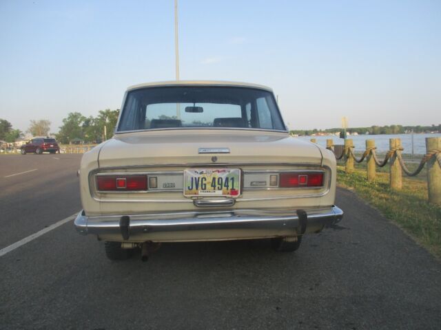 1970 Toyota 4 door sedan - photo 5
