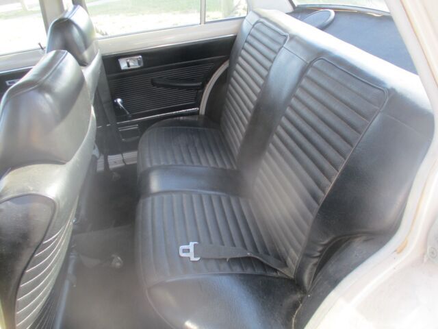 1970 Toyota 4 door sedan - photo 9