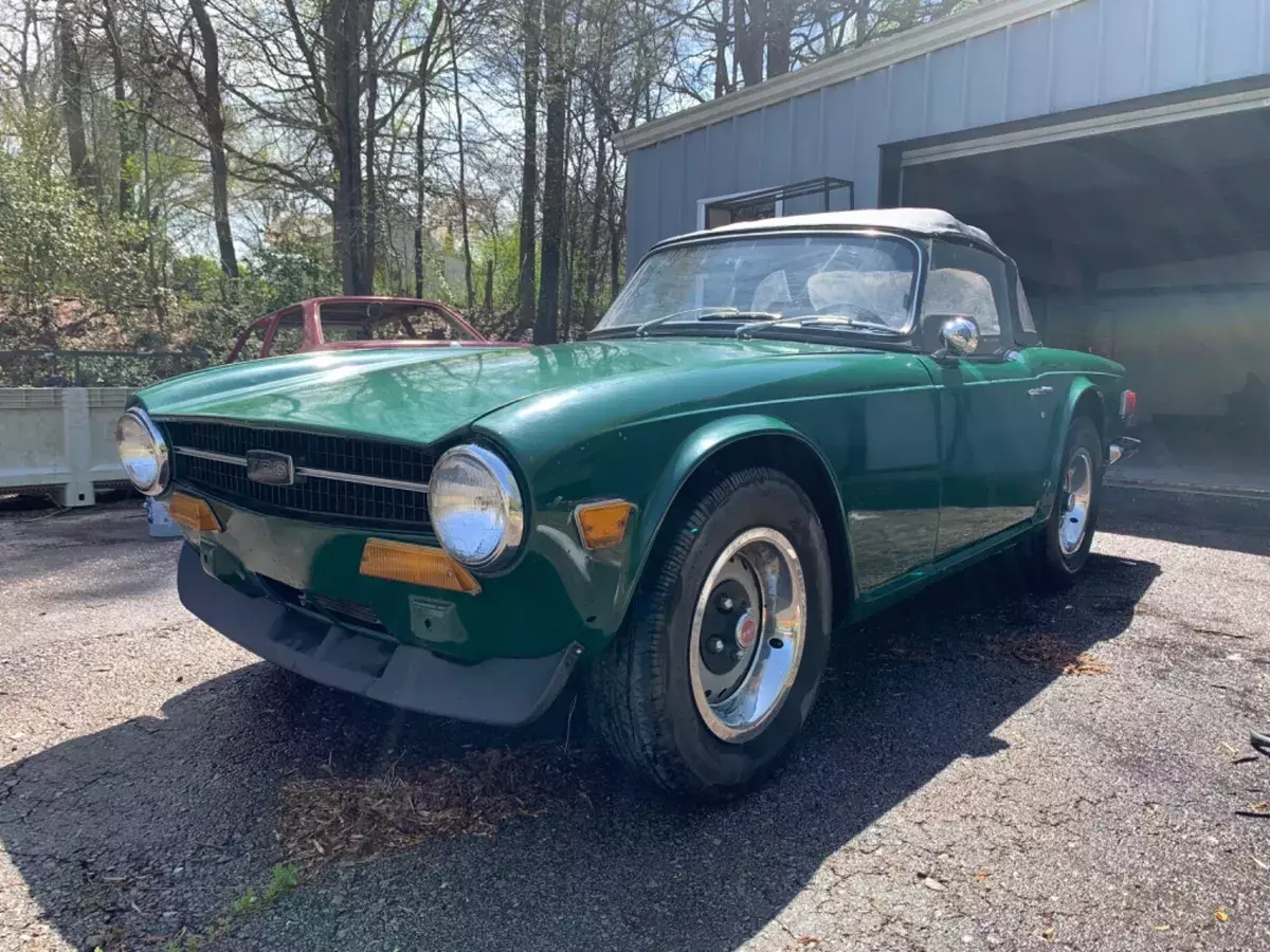 1970 Triumph TR-6 NO RESERVE British racing green 4 speed new dual Weber carbs 1970 Triumph TR-6