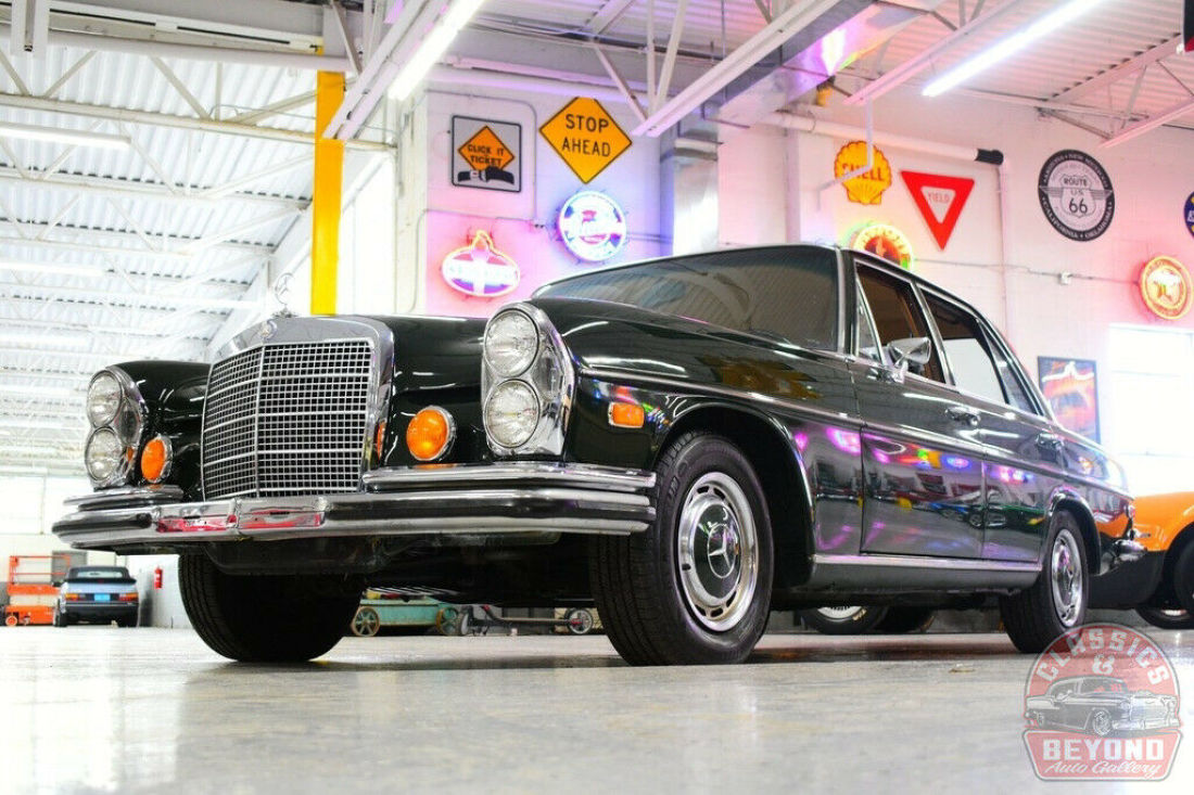 1970 Mercedes-Benz 200-Series - photo 10