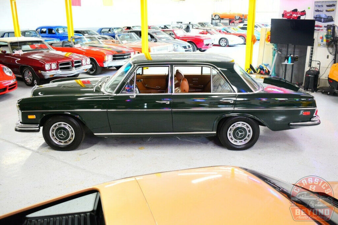 1970 Mercedes-Benz 200-Series - photo 11