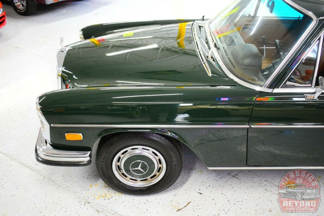 1970 Mercedes-Benz 200-Series - photo 12