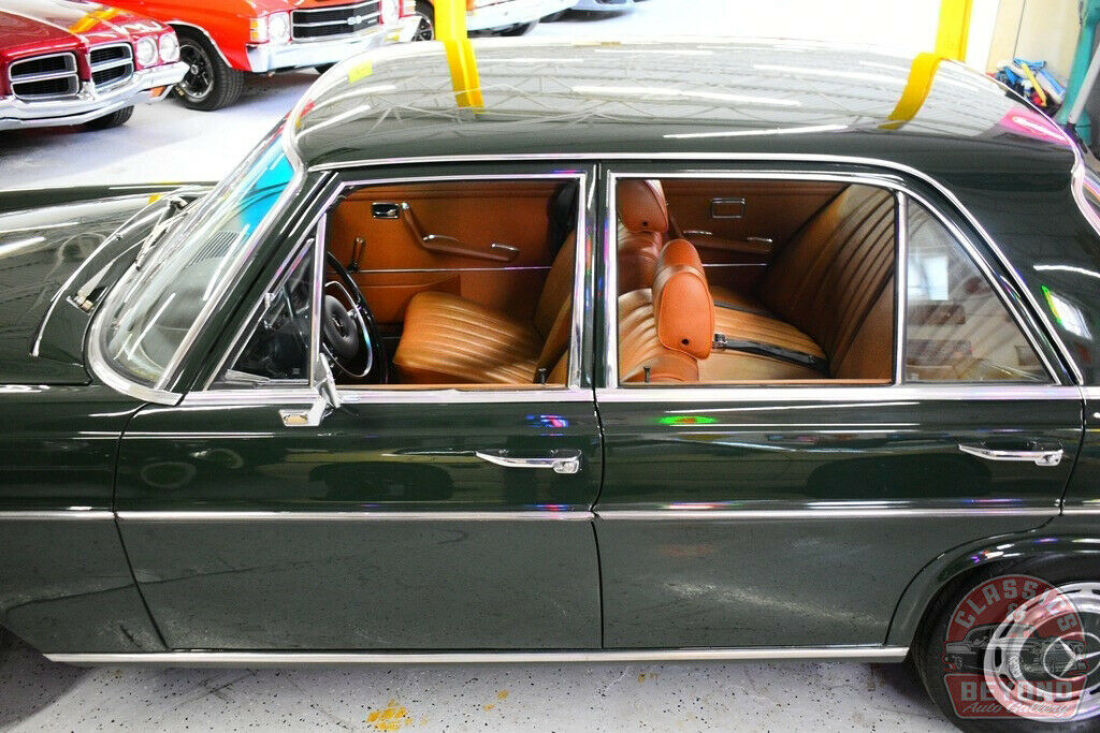 1970 Mercedes-Benz 200-Series - photo 13