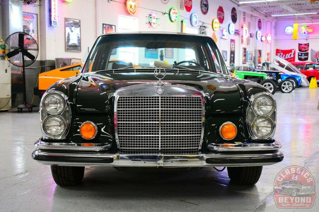1970 Mercedes-Benz 200-Series - photo 6