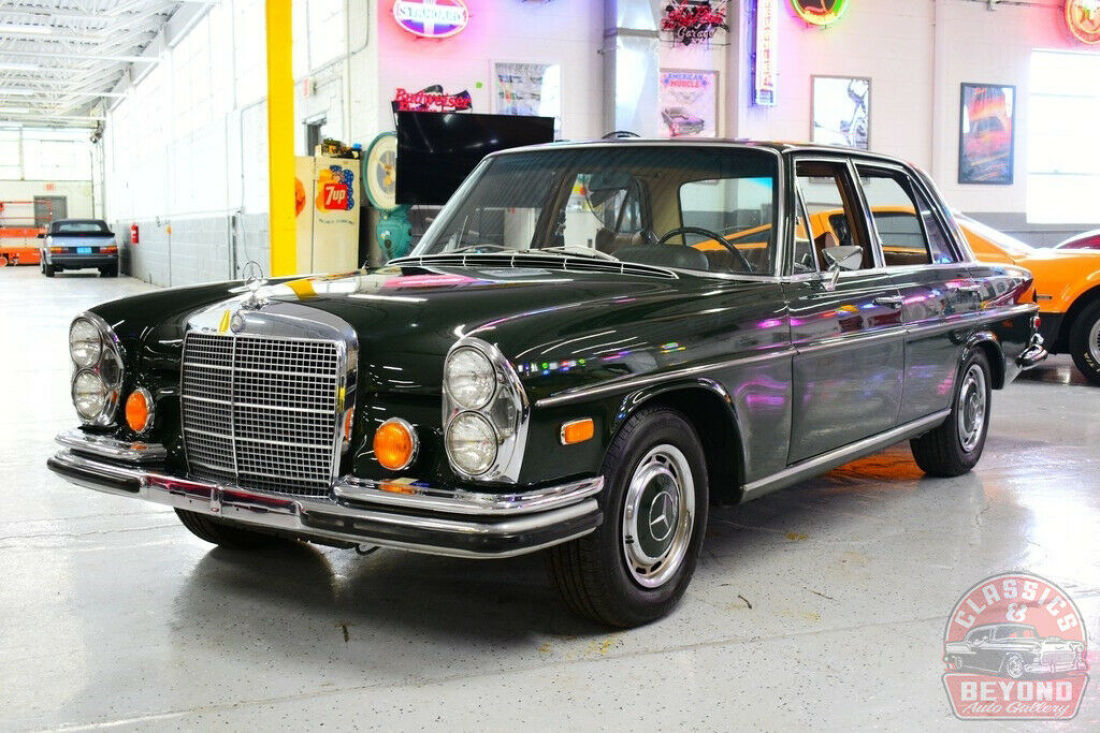 1970 Mercedes-Benz 200-Series - photo 9