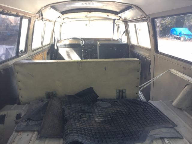 1970 Volkswagen Bus/Vanagon Camper - Riviera - Perfect for Restoration! - photo 8