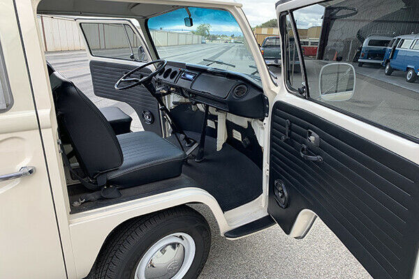 1970 Volkswagen Bus/Vanagon Day Camper - photo 6