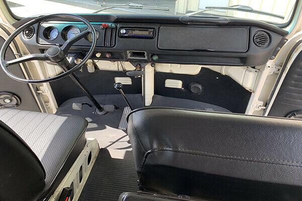 1970 Volkswagen Bus/Vanagon Day Camper - photo 7
