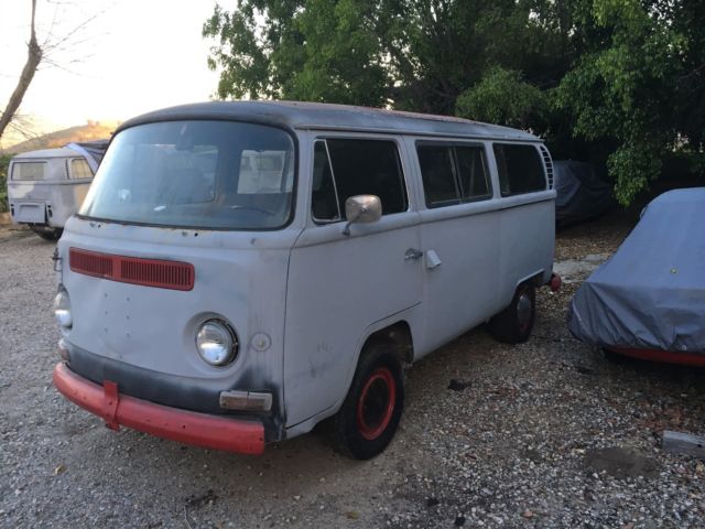 1970 Volkswagen Bus/Vanagon Camper - Riviera - Perfect for Restoration! - photo 6