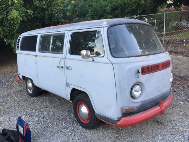1970 Volkswagen Bus/Vanagon Camper - Riviera - Perfect for Restoration! - photo 7