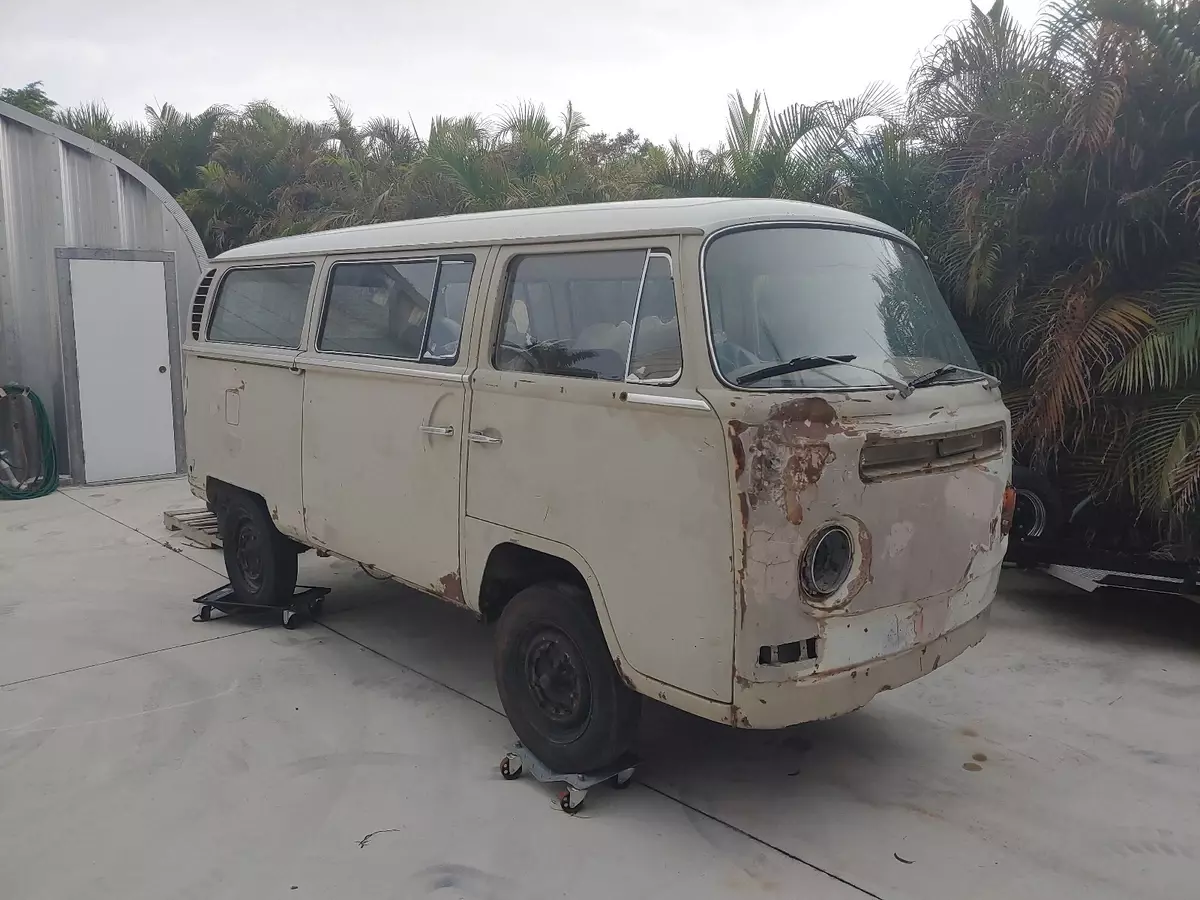 1970 Volkswagen Transporter Van Brown delux 1970 Volkswagen Transporter delux