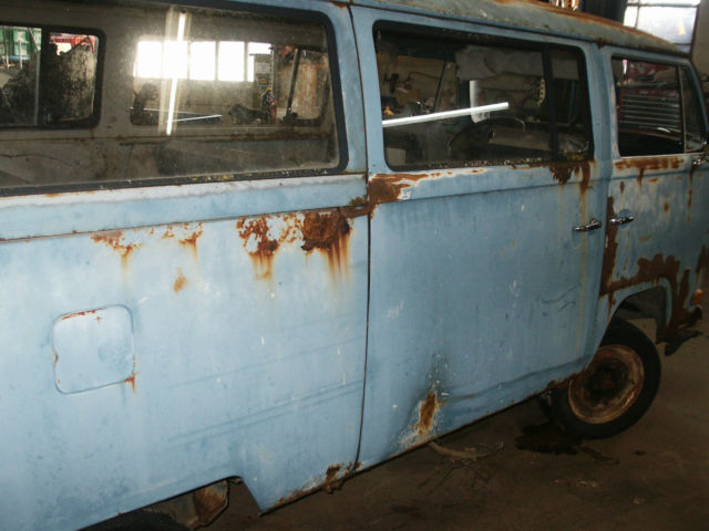 1970 Volkswagen Bus/Vanagon VW bus with windows, NO seats - photo 4