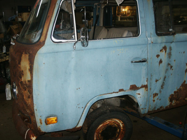 1970 Volkswagen Bus/Vanagon VW bus with windows, NO seats - photo 7