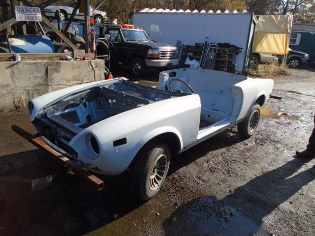 1977 Fiat 124 Spider - photo 2