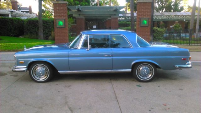 1971 Mercedes-Benz 200-Series Leather