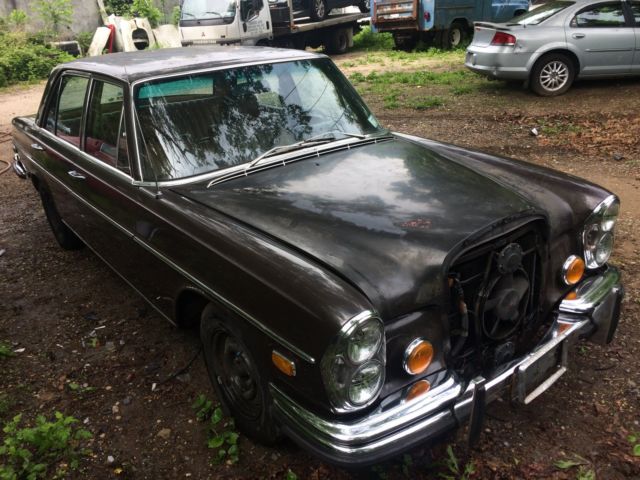 1971 Mercedes-Benz 200-Series - photo 2