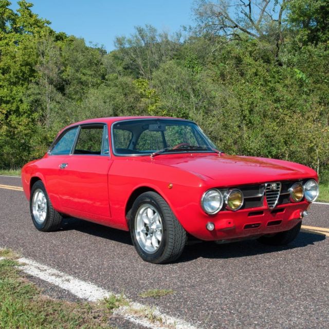 1971 Alfa Romeo GTV 1750 (Grand Turismo Veloce) Coupe ,Five-speed manual 1971 Alfa Romeo GTV