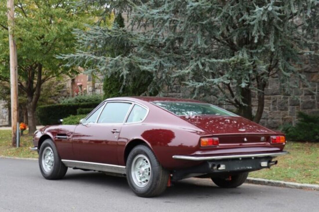 1971 Aston Martin DBS V8 - photo 7
