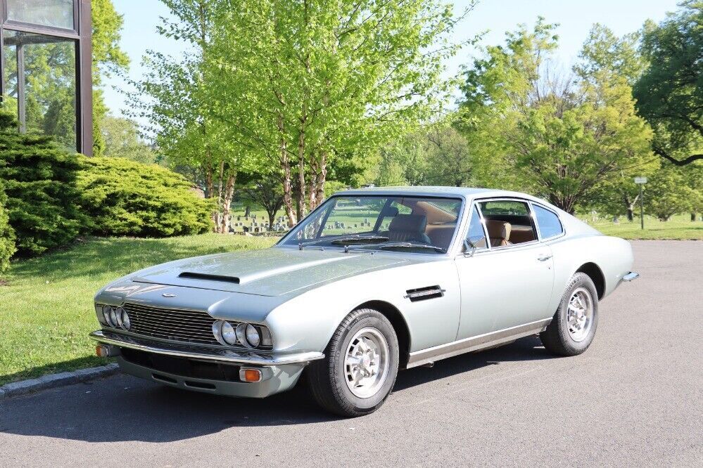 1971 Aston Martin V8 Sports Saloon - photo 2