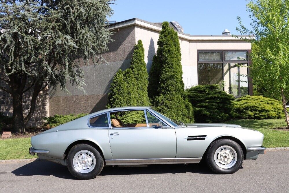 1971 Aston Martin V8 Sports Saloon - photo 3