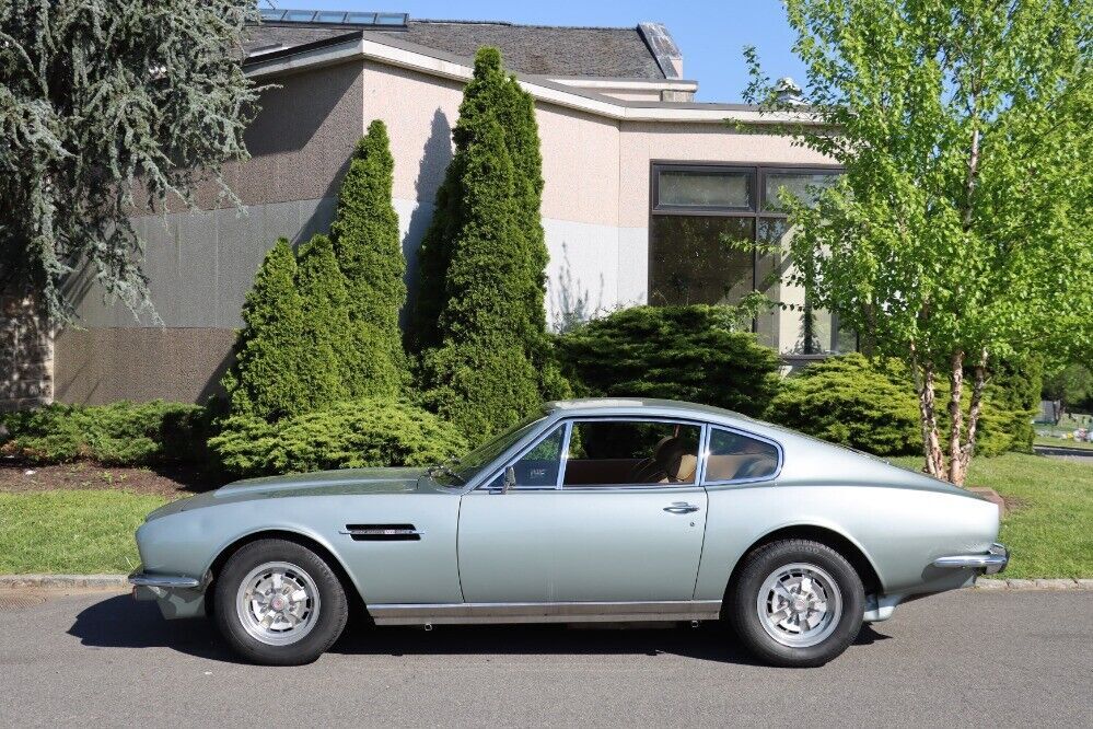 1971 Aston Martin V8 Sports Saloon - photo 4