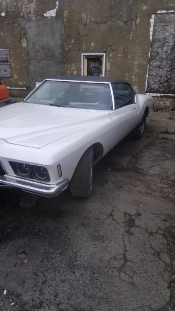 1971 Buick Riviera two door sedan - photo 2