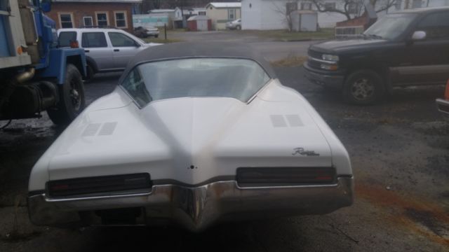 1971 Buick Riviera two door sedan - photo 4