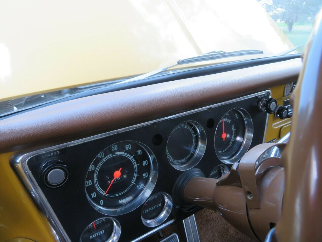 1971-Chevrolet C-10 Cheyenne Long Box Fleet Side Pickup second owner since 1976 1971 Chevrolet C-10 Cheyenne Trim