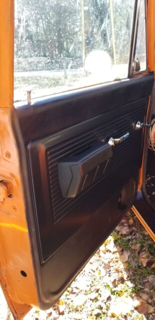 1971 Chevrolet Suburban - photo 9