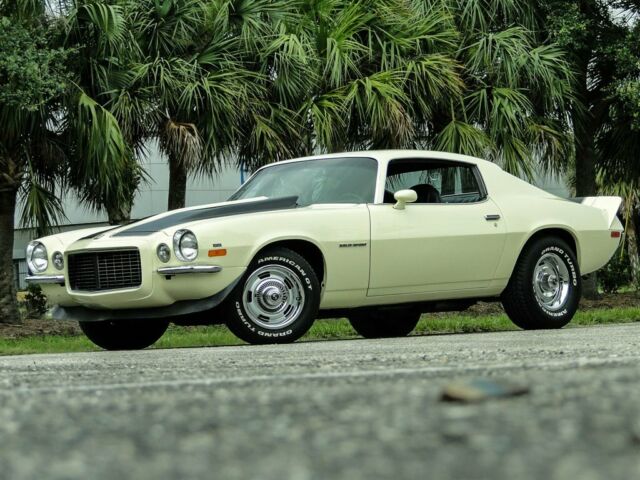 1971 Chevrolet Camaro Rally Sport RS 20,085 Miles Yellow 2d : 2 Door Hard TOP 3 1971 Chevrolet Camaro Rally Sport RS