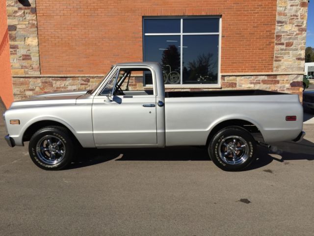 1971 Chevrolet Chevy C10 C-10 Custom Small Block 350CI Edelbrock Flowmaster 1971 Chevrolet C-10
