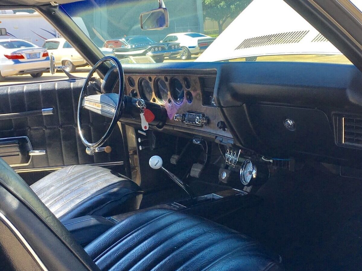 1971 Chevrolet Monte Carlo deluxe interior with big block 402 1971 Chevrolet Monte Carlo deluxe interior with big block 402