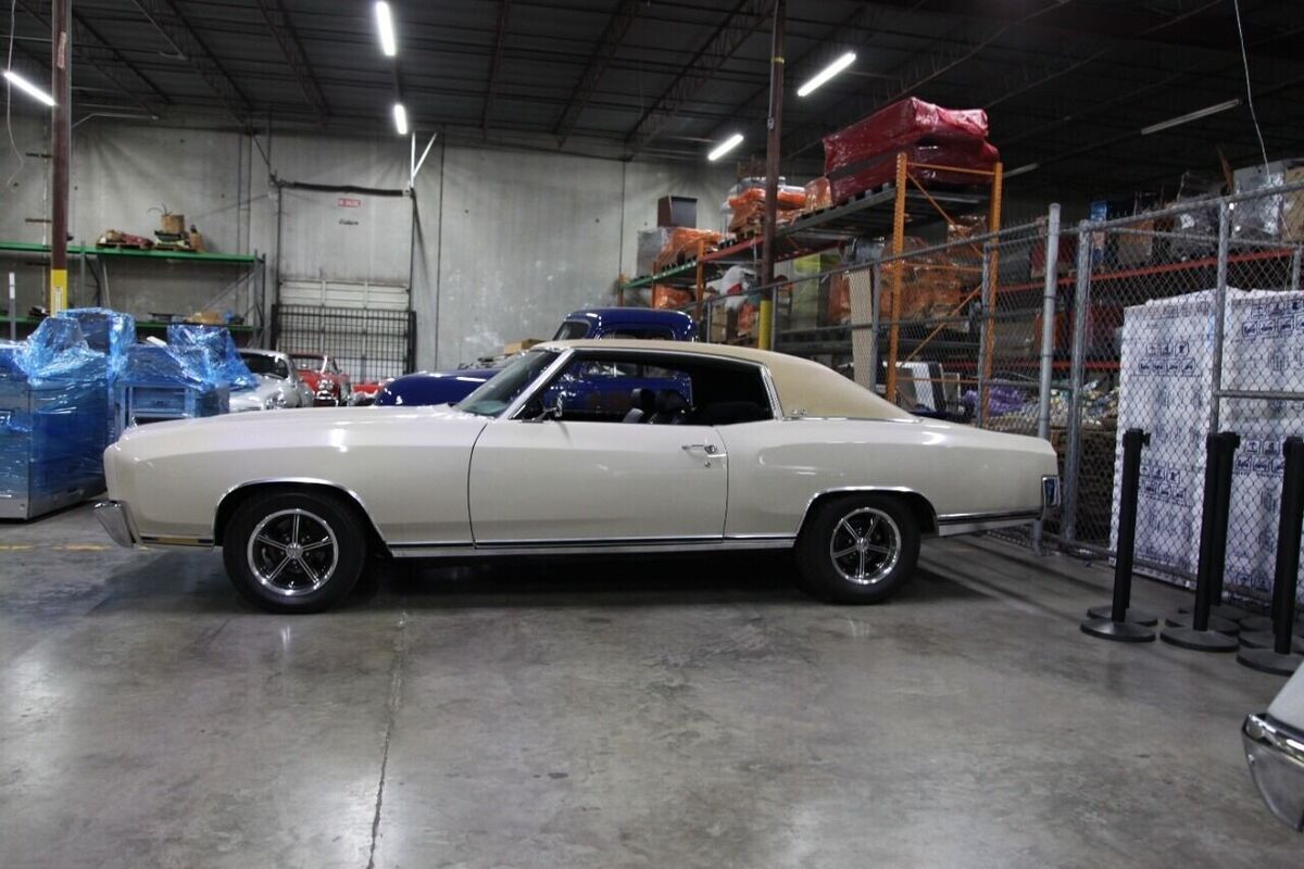1971 Chevrolet Monte Carlo deluxe interior with big block 402 - photo 12
