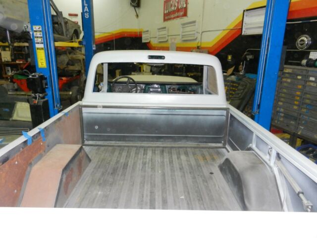 1971 Chevrolet C-10 short bed - photo 4